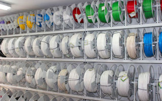 Каква е разликата между кабел и проводник?