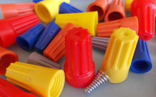 ЛПС за свързване на проводници. Улесняват ли работата на електротехника?