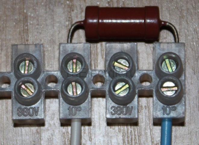 монтаж на резистор в разклонителна кутия