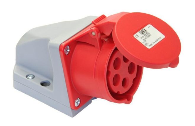 пет пинов трифазен гнездо