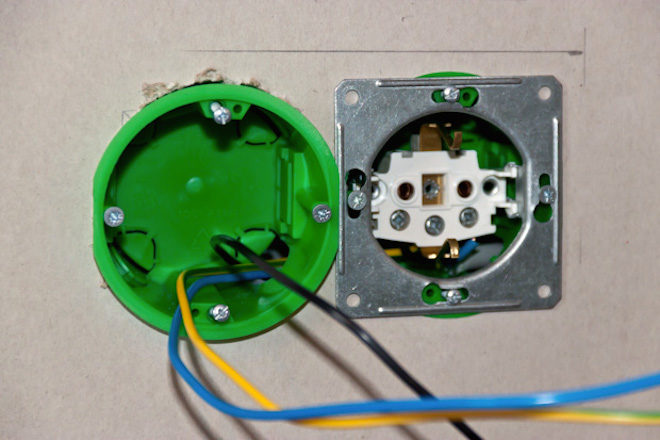 гнезда в гипсокартон