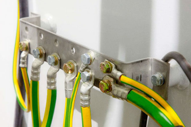 заземен проводник - жълто-зелен