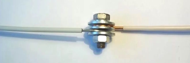 болтова кабелна връзка