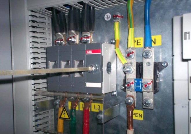 разделяне на PEN проводника на PE и N в екрана