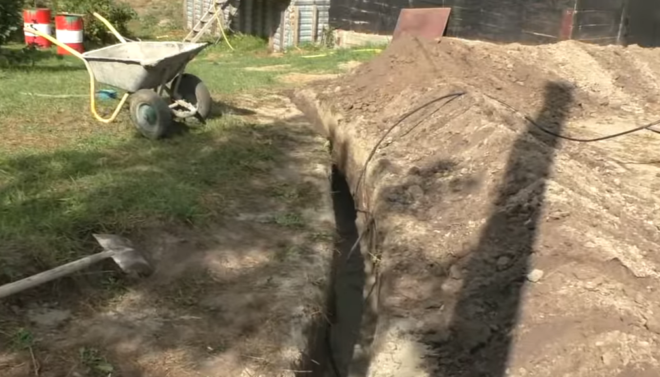 полагане на кабел в окоп