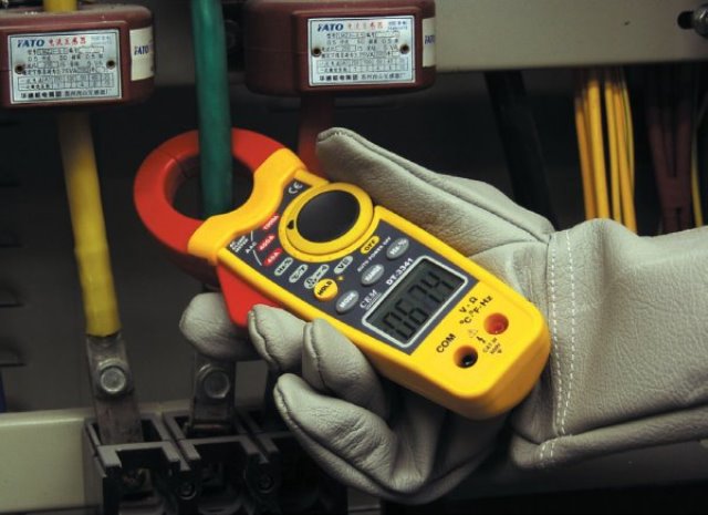 Клещите показват резултата от измерването