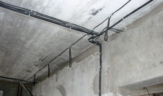 Окабеляване на гипсови стени