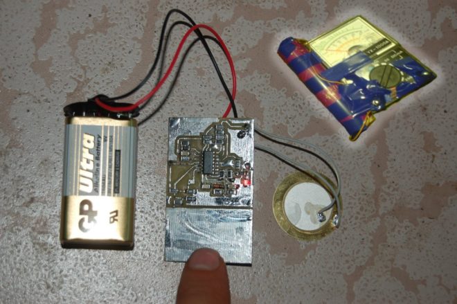 Домашно намиране на окабеляване със звук и показател на показалеца