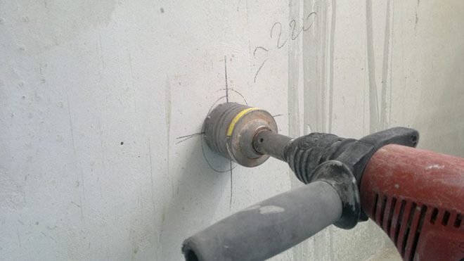 Пробиване на отвори за кутии за гнезда