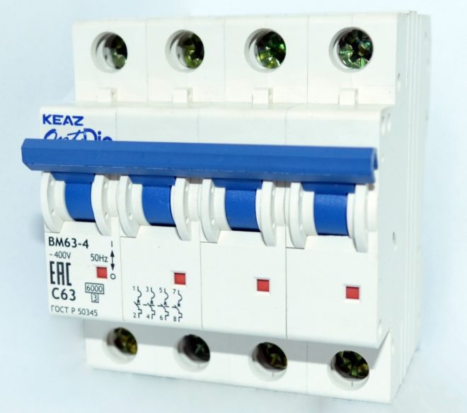 Четириполюсен прекъсвач