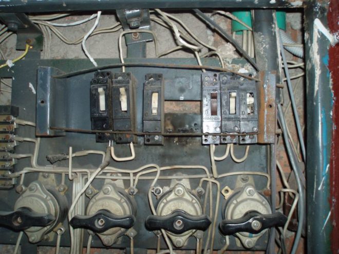 Старите прекъсвачи трябва да бъдат сменени