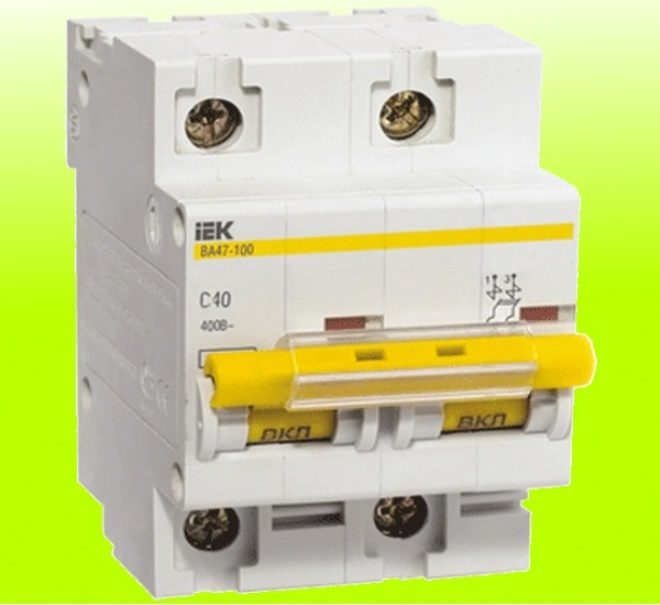 Двуполюсен прекъсвач